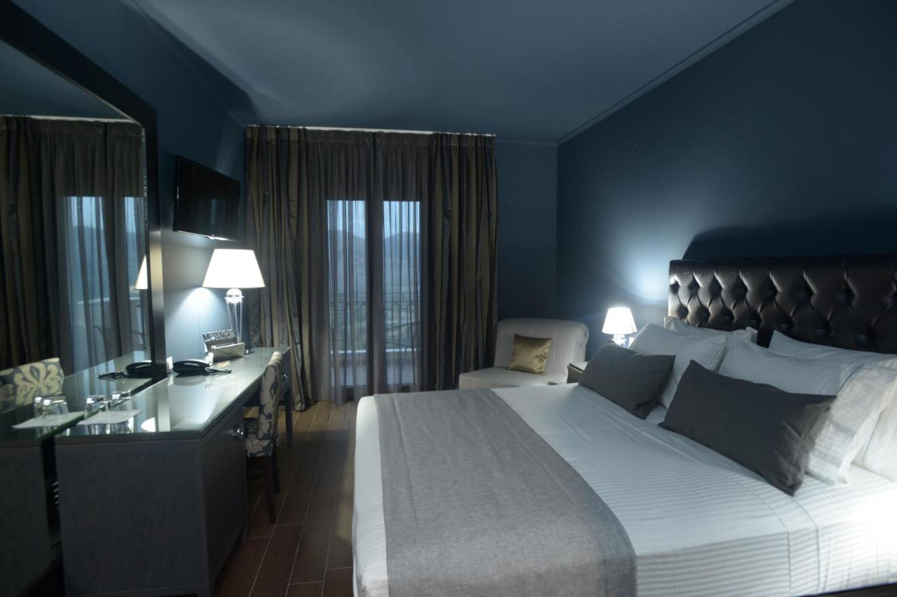 Theasis Hotel Paramythia Luaran gambar