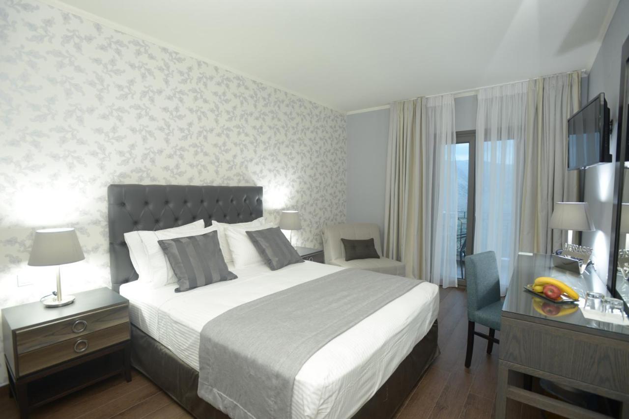 Theasis Hotel Paramythia Luaran gambar